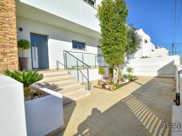 Moradia contemporânea Bela Vista 316m² Estômbar e Parchal