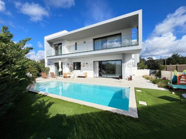 Moradia contemporânea geminada de 4 quartos em Santa Bárbara. 198m² São Brás De Alportel