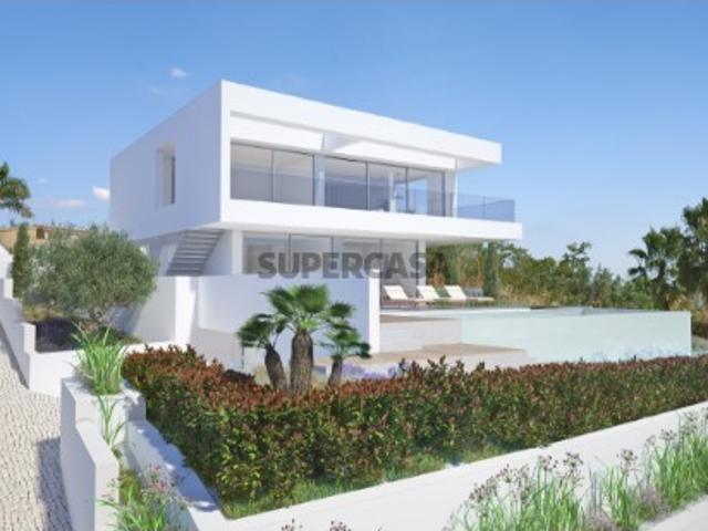 Moradia Contemporânea de Luxo, com Piscina e Vista Mar