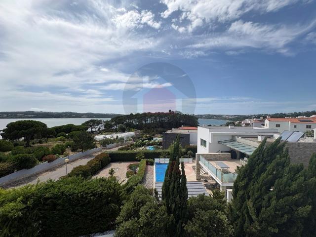 Moradia Contemporânea de Luxo com Vista Deslumbrante sobre a. 276m² Nadadouro