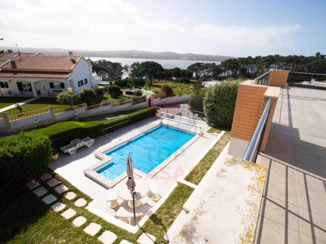 Moradia Contemporânea de Luxo com Vista Deslumbrante sobre a Lagoa de Óbidos