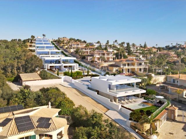 Moradia Contemporânea de Luxo com Vista Mar Praia da Luz. 205m² Luz
