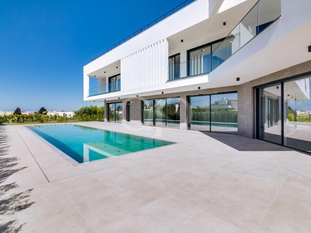 Moradia Contemporânea de Luxo de Facilidades Completas em Ga. 500m² Albufeira e olhos de água