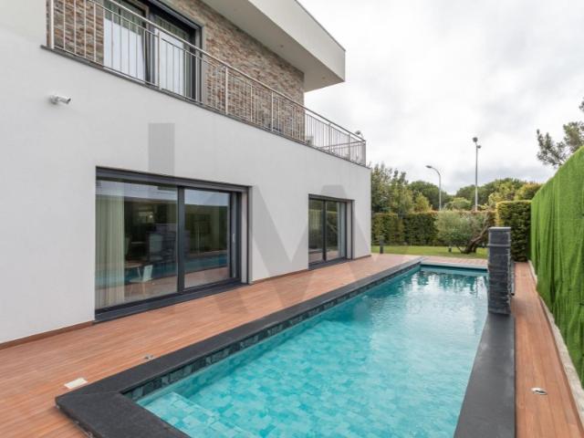 Moradia Contemporânea de Luxo na Urbanização Vila Utopia Carnaxide, Oeiras