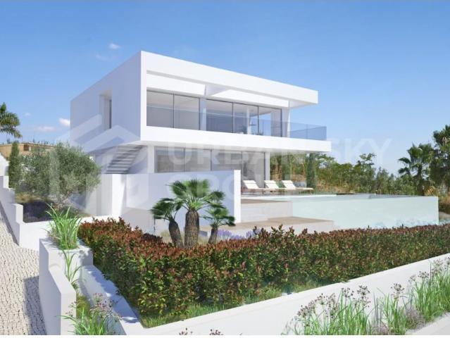 Moradia contemporânea em construção 224m² Luz
