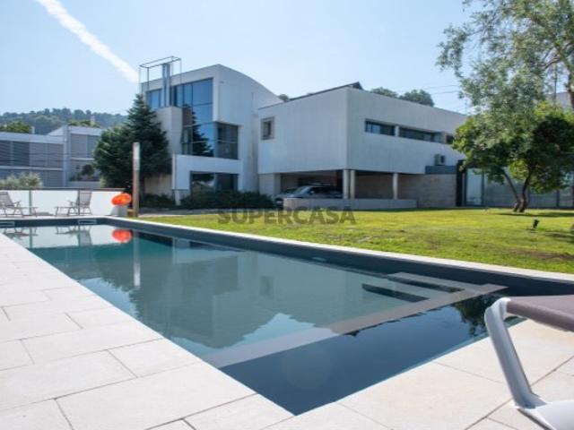Moradia contemporânea em Braga com vista