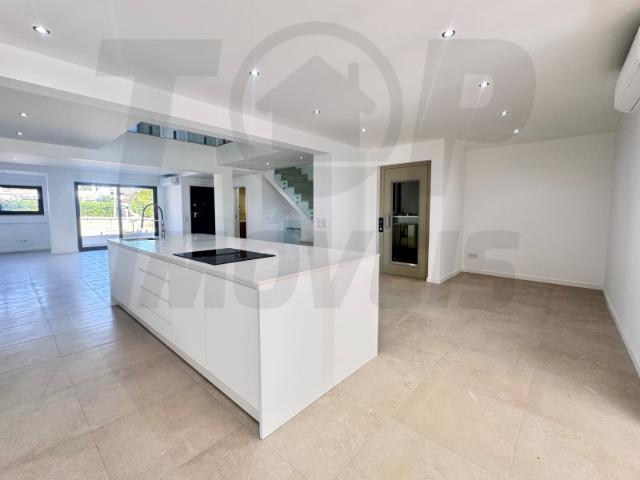 Moradia Contemporânea T3+3 com Elevador Privativo Vilamoura 1.400.000 €