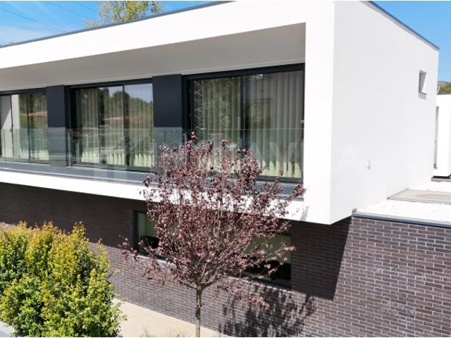 Moradia Contemporânea T3 com piscina