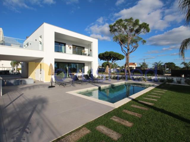 Moradia T3 com Piscina, próxima do Golf, das Praias de Vilamoura e da Quinta do Lago