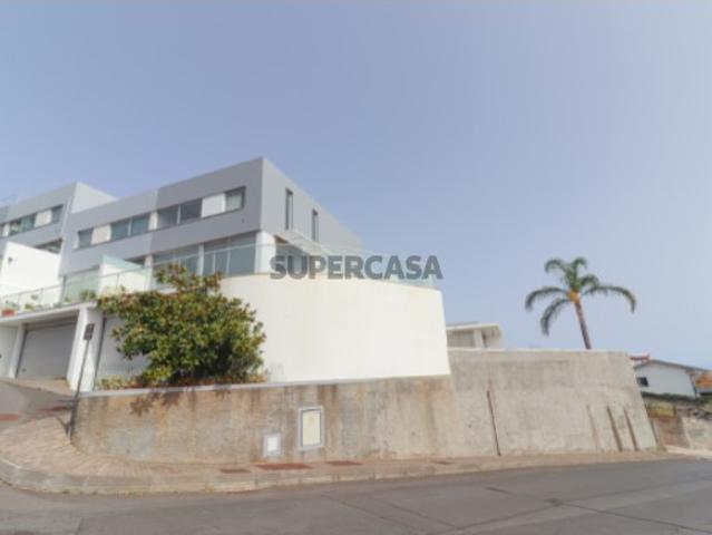 MORADIA CONTEMPORÂNEA T3 FUNCHAL SÃO GONÇALO