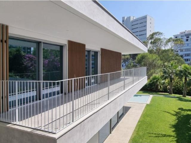 Moradia contemporânea T4 com piscina e jardim em Cascais