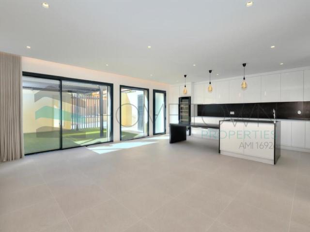 Moradia contemporânea térrea com 3 quartos, em zona tranquil. 137m² Vilamoura