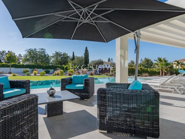 Moradia contemporânea V4 com piscina para venda em Carvoeiro. 324m² Lagoa e Carvoeiro