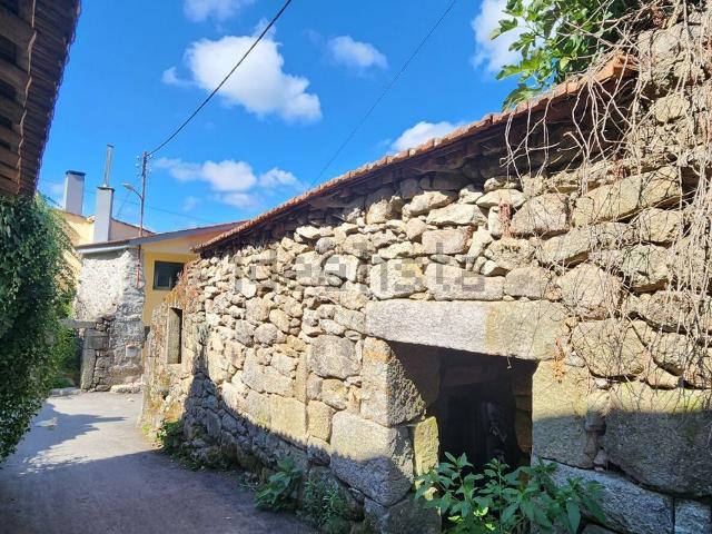 Moradia, Couto de Baixo e Couto de Cima