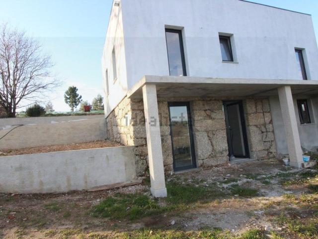 Moradia, Covas e Vila Nova de Oliveirinha