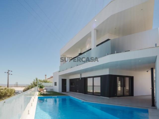 Moradia Duplex T4 com piscina próximo de Lisboa