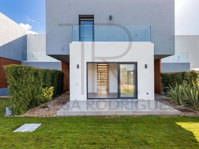 Moradia duplex de dois quartos e jardim no Empreendimento Pe. 86m² Silves
