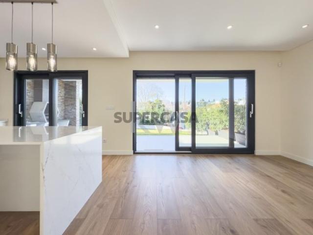 Moradia Duplex de Luxo C/ Vista Direta para a Serra | Construção Nova | Lourel Sintra