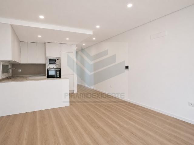MORADIA Duplex, Quarto RC, Suíte e Amplo Terraço 22m2!