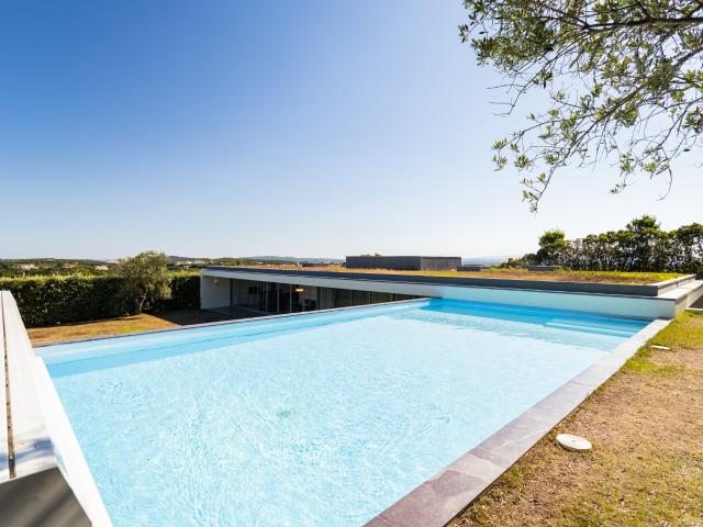 Moradia de Autor T3+1 com Piscina Aquecida e Privacidade Total no Bom Sucesso, Óbidos