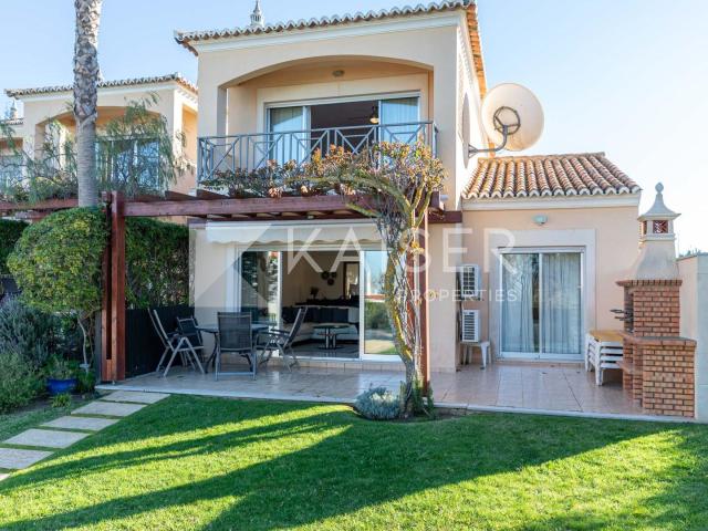 Moradia de canto com 2 1+1 quartos e vista mar em condomí 125m² Albufeira e Olhos de Água