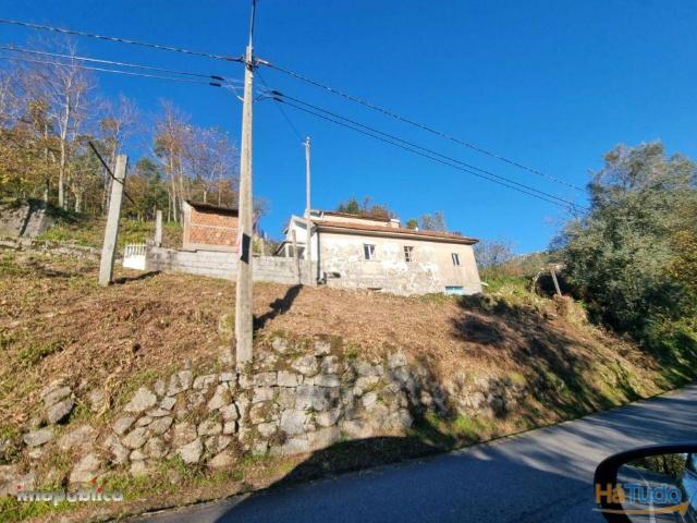 MORADIA DE CAVE, R/CHÃO E ANDAR, COM LOGRADOURO | 26084062130