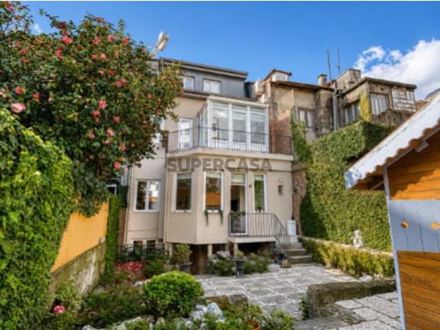 Moradia de Charme T4 com Jardim Inglês, 4 Suites e Elevador no Marquês Porto
