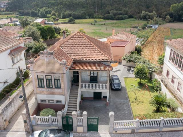 Moradia de Charme com 1.871 m² de Terreno e Arquitetura de Época em Frossos – Albergaria a Velha