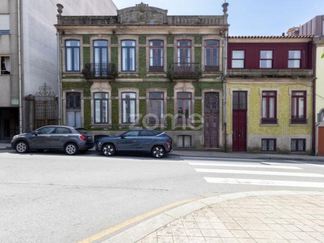 Moradia de Charme com Jardim nas Antas, Porto