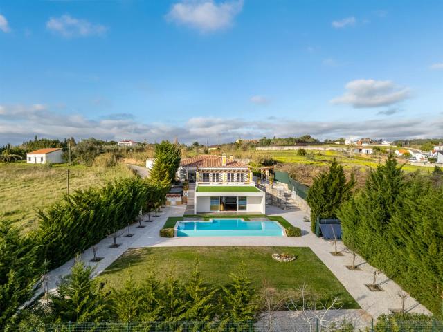 Moradia de charme com piscina e vistas deslumbrantes para a. 233m² Carvalhal
