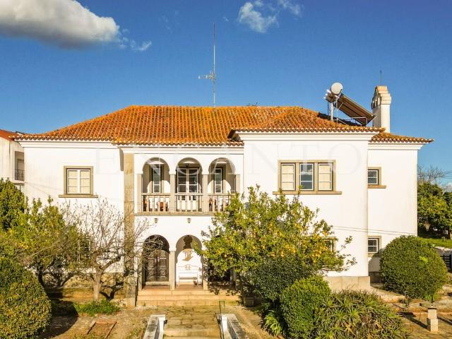 Moradia de charme dos anos 50, no centro de Montemor o Novo. 448m² Nossa Senhora da Vila, Nossa Senhora do Bispo e Silveiras