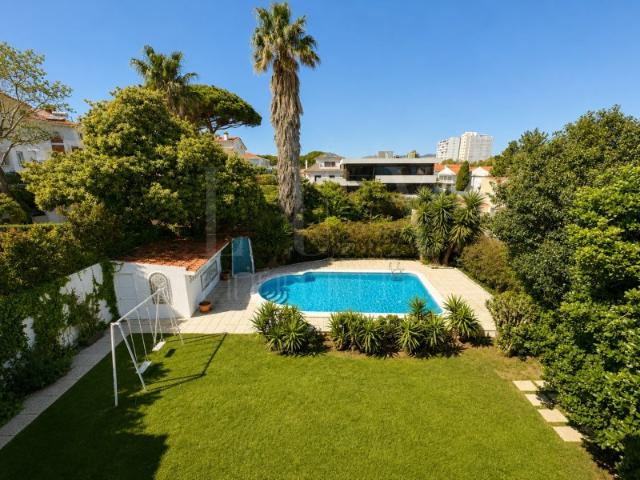 MORADIA DE CHARME EM LOCALIZAÇÃO NOBRE DE CASCAIS
