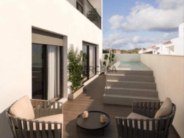 MORADIA DE CONSTRUÇÃO NOVA COM VISTAS EXCECIONAIS TERRAÇO PANORÂMICO, PISCINA