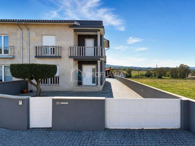 Moradia de Excelência T4 em Nantes, Chaves