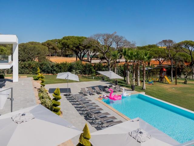 Moradia de estilo contemporâneo e com linhas modernas, Pinha. 938m² Quarteira