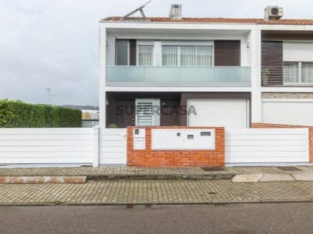 Moradia de Gaveto T3 em Ribeirão