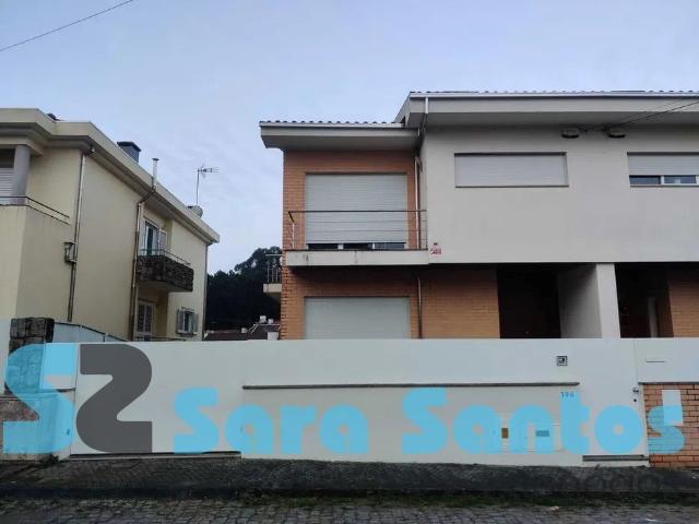 Moradia de gaveto, como nova, para venda, Santa Maria da Feira Fornos