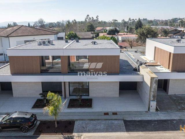 Moradia de gaveto, para venda, Vila Verde Turiz | 26084069127