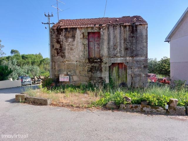 Moradia de granito para reconstruo em Vila Garcia