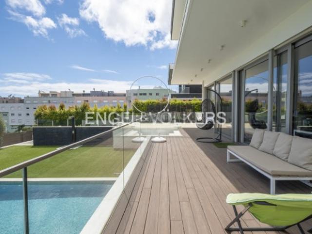 Moradia de Luxo com Piscina e Excecional Vista Rio e Mar em Oeiras