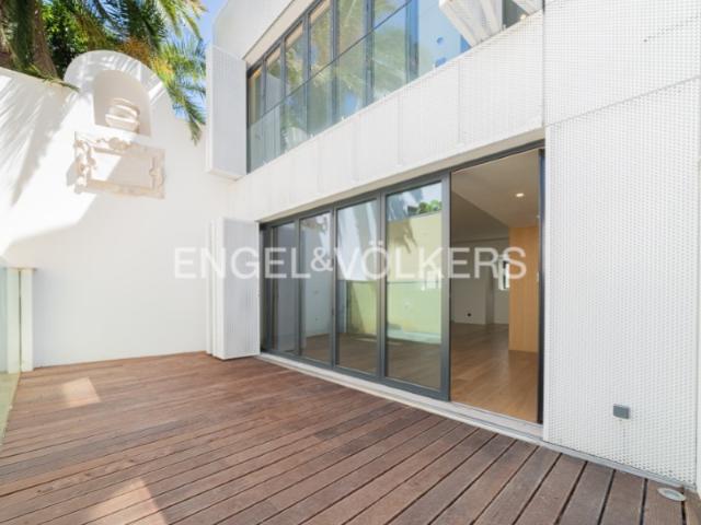 Moradia de Luxo com Piscina e Jardim Privativos nas Amoreiras