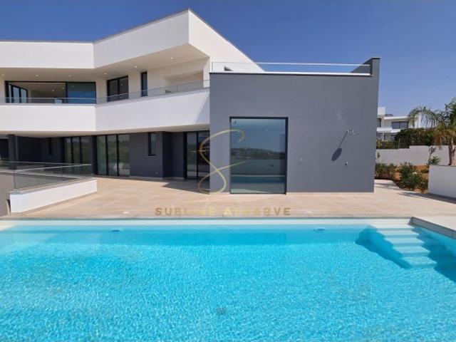 Moradia de luxo com piscina, jardim e vista mar em Lagos, Algarve, Portugal