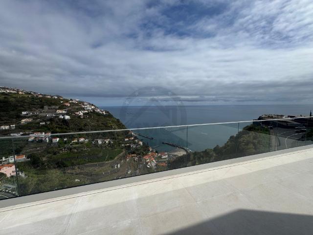 Moradia de Luxo com Vista Mar Deslumbrante na Ilha da Madeir. 790m² Calheta