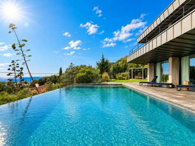 Moradia de luxo com vista panorâmica para o Guincho