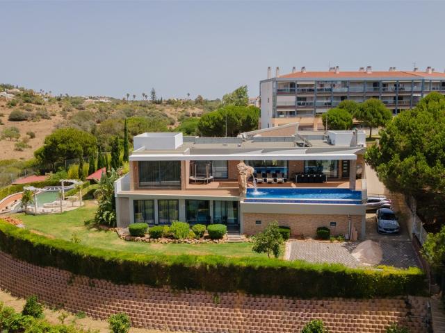 Moradia de Luxo com vistas desafogadas, Piscinas e Jardins. 626m² Lagos São Sebastião e Santa Maria