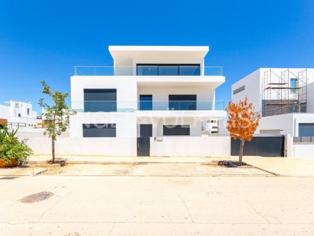 Moradia de Luxo com 5 Quartos a Curta Distncia do Centro de Tavira