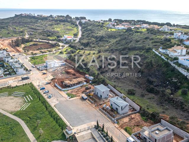 Moradia de luxo com piscina, cave e jacuzzi no rooftop com vista mar incrível