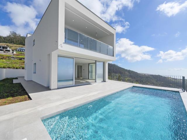 Moradia de Luxo no Arco da Calheta | 3 Quartos, 4 WCs, Pisci. 196m² Arco Da Calheta