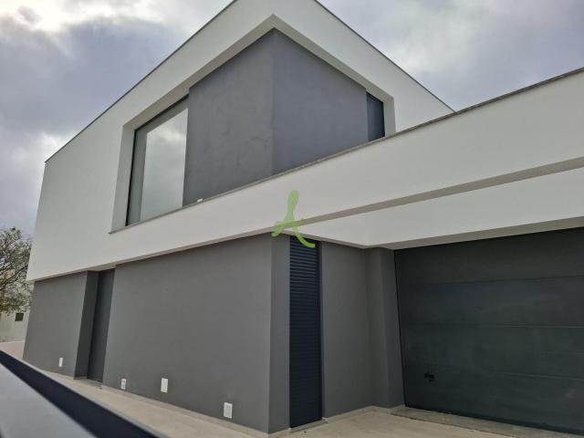 MORADIA DE LUXO NA BELA VISTA – A SUA CASA DE SONHO NO ALGARVE!