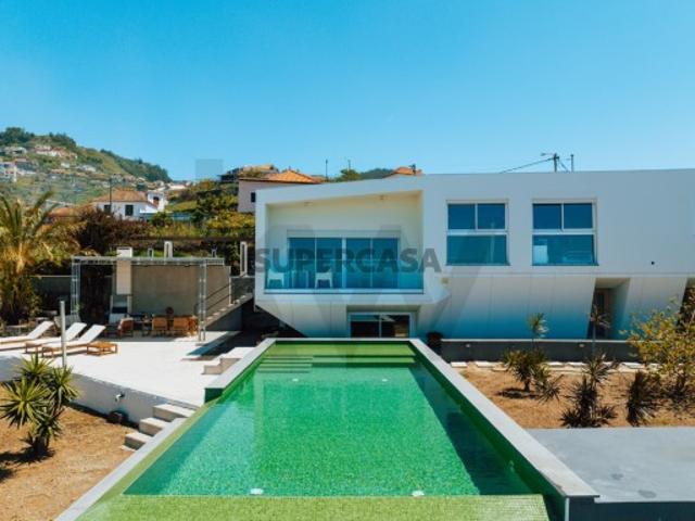 Moradia de Luxo na Ponta do Sol com Arquitetura Exclusiva